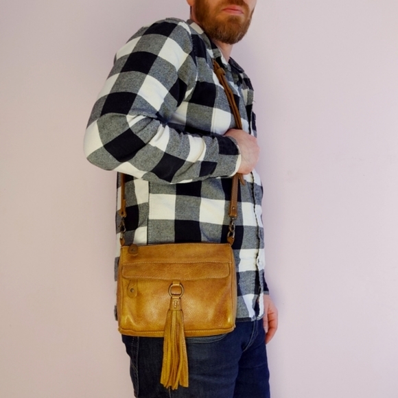 Roots brown Tribe leather crossbody bag (small) made in Canada 🇨🇦 - Picture 4 of 13